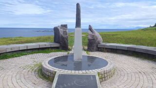 北緯40度のモニュメント
