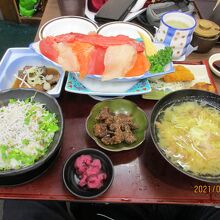 ボリュームある刺身定食１，８５０円。 