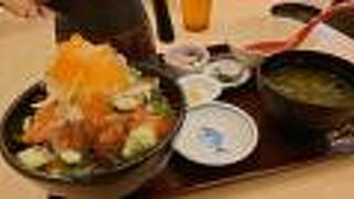 海鮮を使った定食がボリュームたっぷり！