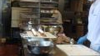 駅から近い“たねや”です