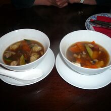 鶏肉のスープ、ワンタンスープ、