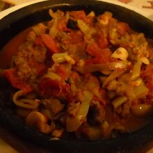 壺ケバブを皿に出した状態