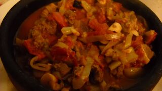 ギョレメの中心部にあるこの店で壺ケバブを食べました。