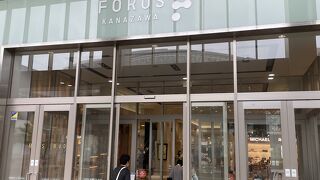 駅前のショッピングビル