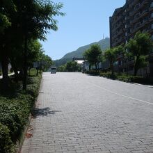 路幅が二十間ある二十間坂