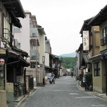 電柱が無いので空が広い