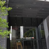 地下鉄・道路側の入り口です