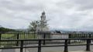 出会いの像があります。