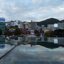２階デッキ部分展望テラスからの釜山市街地眺望！