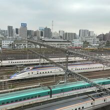 E4系上越新幹線MAXたにがわ号2階から見た田端操車場