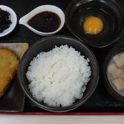 たまごかけごはん＋青唐辛子醤油漬たれ＋豚汁＋コロッケ＝500円