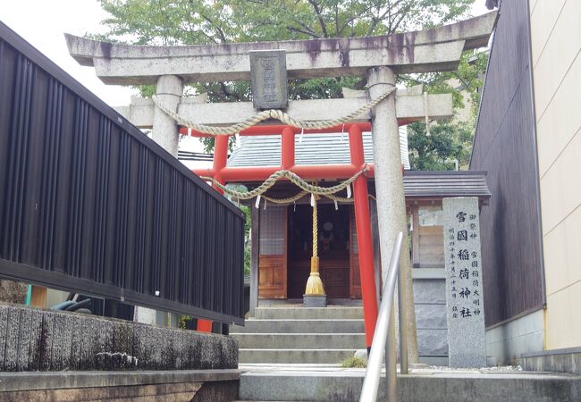 小さな雪国稲荷神社