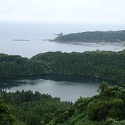 日本海と火山湖を同時に見られるスポット （八望台） 