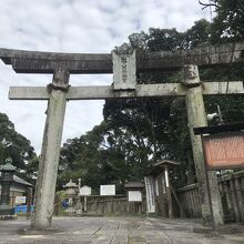 滝山寺に隣接しています。