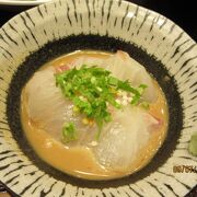 築地の老舗の東京駅店で鯛茶漬け朝定食。