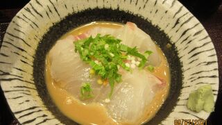 築地の老舗の東京駅店で鯛茶漬け朝定食。