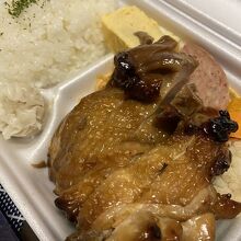 もも肉の下に副菜