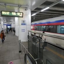 ムグンファ１２１１号、大田駅１３：１８発釜山行き入線です