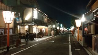 アスファルト舗装が、少し味気ない・・・