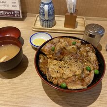 非常に美味しい豚丼だった。