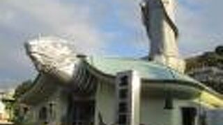 大きな観音様があります