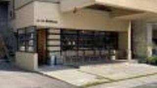 オシャレなパン屋さん。