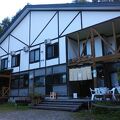 登山の拠点に、山の恵みが味わえ清潔感ある宿泊施設。