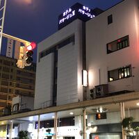 商店街にあります。