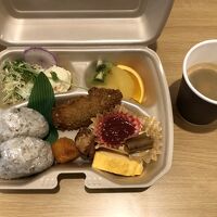 朝食のお弁当（コロナ対策のため）。