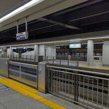 東海道新幹線の品川駅のホーム