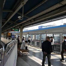 鷺梁津駅の龍山やソウル駅行きのホーム