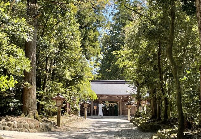 厳かな神社です。