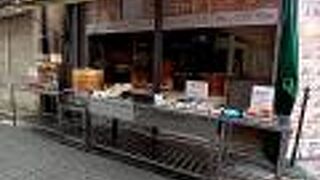 セイロで蒸し上げた肉まんやシュウマイ