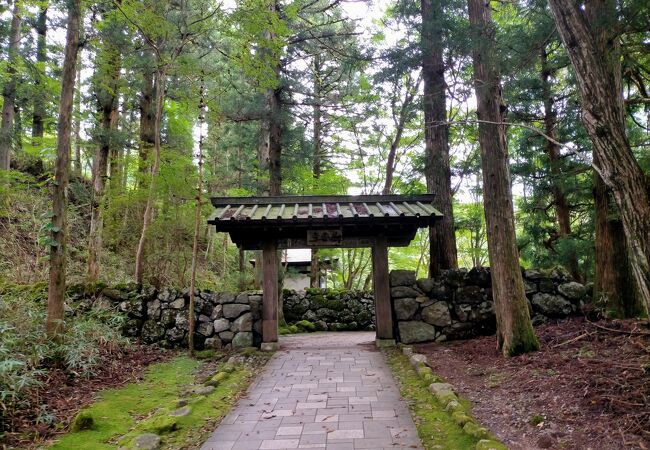 憾満ヶ淵のよこにある化け地蔵と呼ばれるお地蔵さんが並んでいるお寺