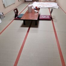 30帖の巨大な部屋でした