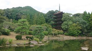 本当に美しい五重塔です