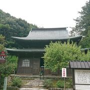 瑠璃光寺の隣です