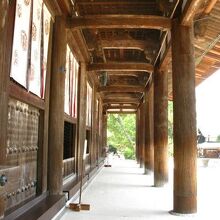 回廊の影が非常に涼しく感じたことが印象的でした