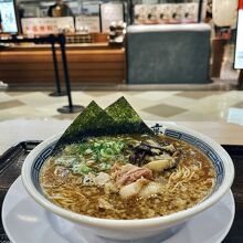 豚骨醤油ラーメン