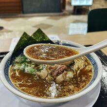 豚骨醤油ラーメン