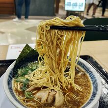 豚骨醤油ラーメン