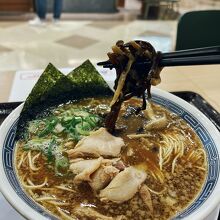 豚骨醤油ラーメン