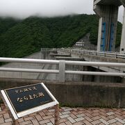 奈良俣ダムの湖
