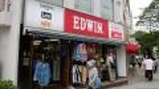 繊維店や問屋が並ぶ日暮里繊維街