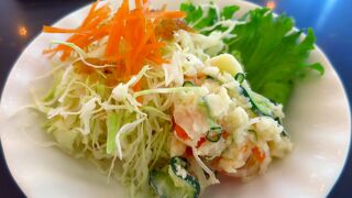 The staff is very slow and every service takes time, it's best to prepare lunch in advance for this park