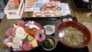 色とりどりの海鮮丼