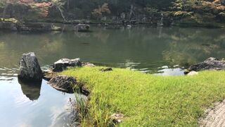 長い山道の先に素晴らしい眺めが広がります