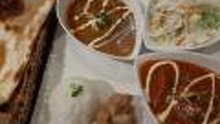 スタンダードなカレー料理以外にも、創作メニューのカレードリアなども有り。