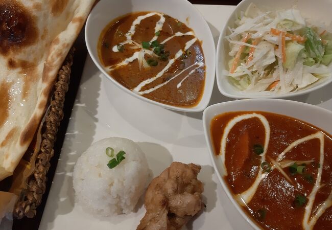 スタンダードなカレー料理以外にも、創作メニューのカレードリアなども有り。