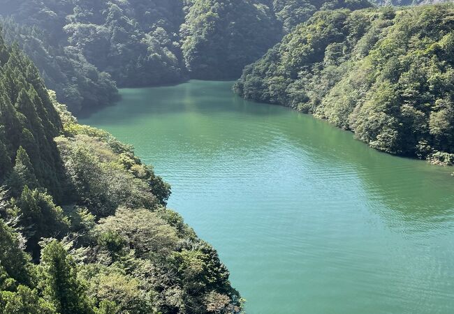 ダムによって出来た風景